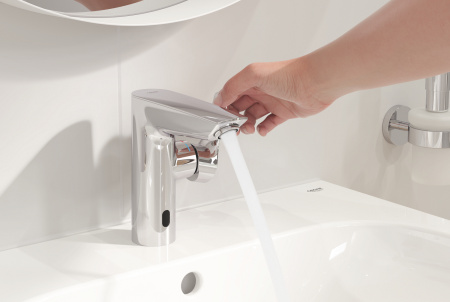 Смеситель однорычажный с инфракрасной электроникой для раковины Grohe Eurosmart 23975 003 (23975003) хром 